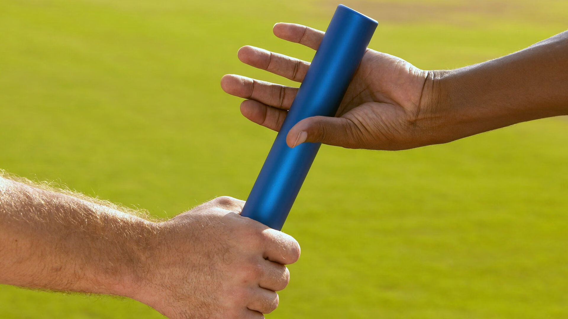 湖人年轻球员频频挑战老将形成积极竞争氛围，湖人年龄最大的球员